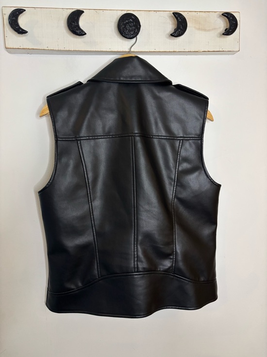 Evereve Black Faux Leather Sleeveless Moto Vest - Picture 9 of 9